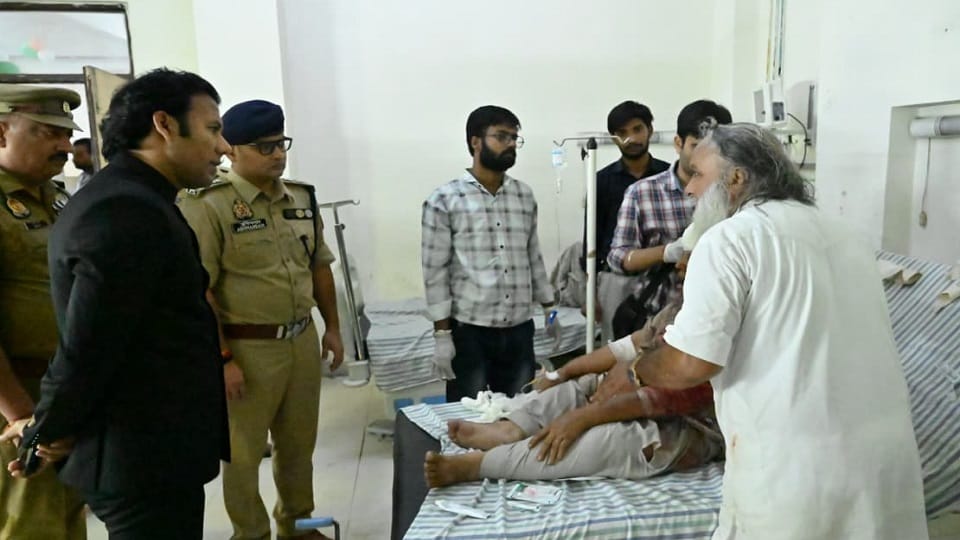 UP: Scorpio crashes into Swift after mounting divider in Saharanpur; ITBP DIG and his driver killed.