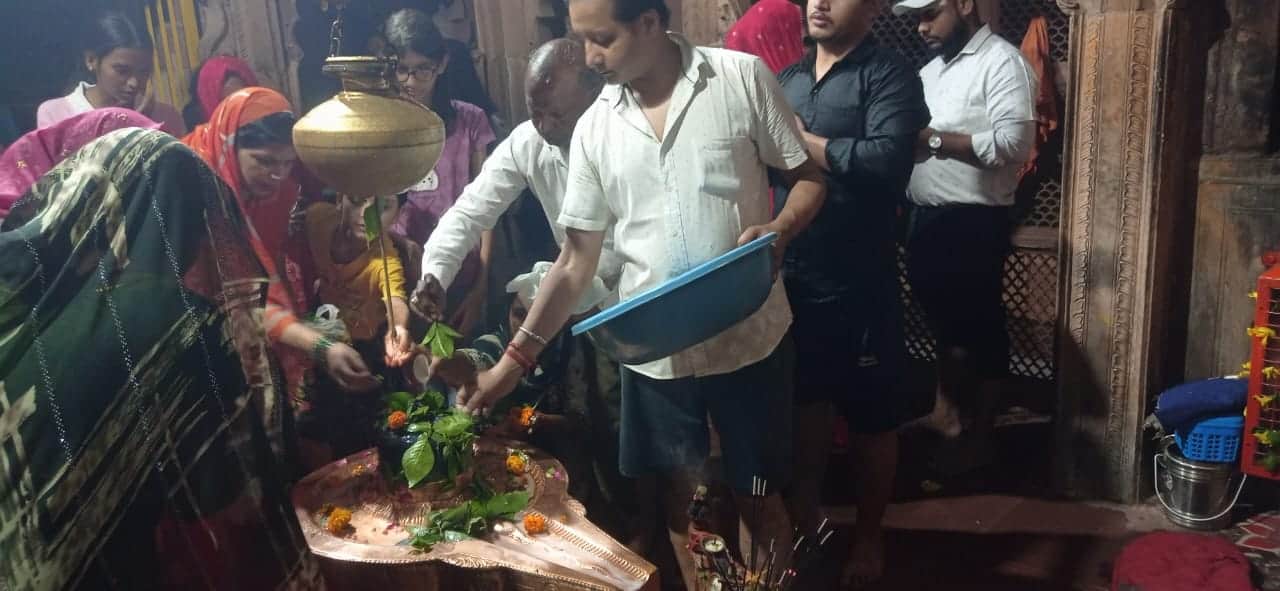 Kanpur: Huge Crowd of Devotees and Kanwariyas at Major Shiva Temples