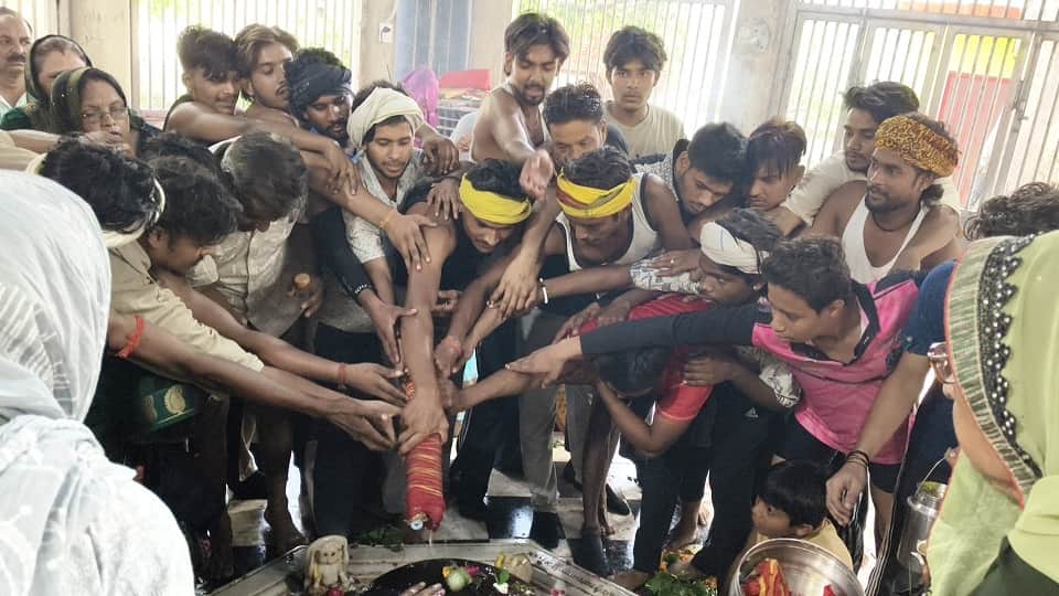 Kanwariyas in Hathras on the third Monday of Sawan