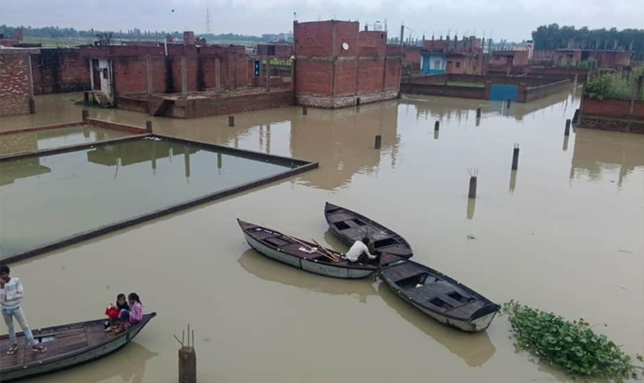 UP: Swelling Ganga rises 13 cm above the warning mark; water enters eight neighborhoods