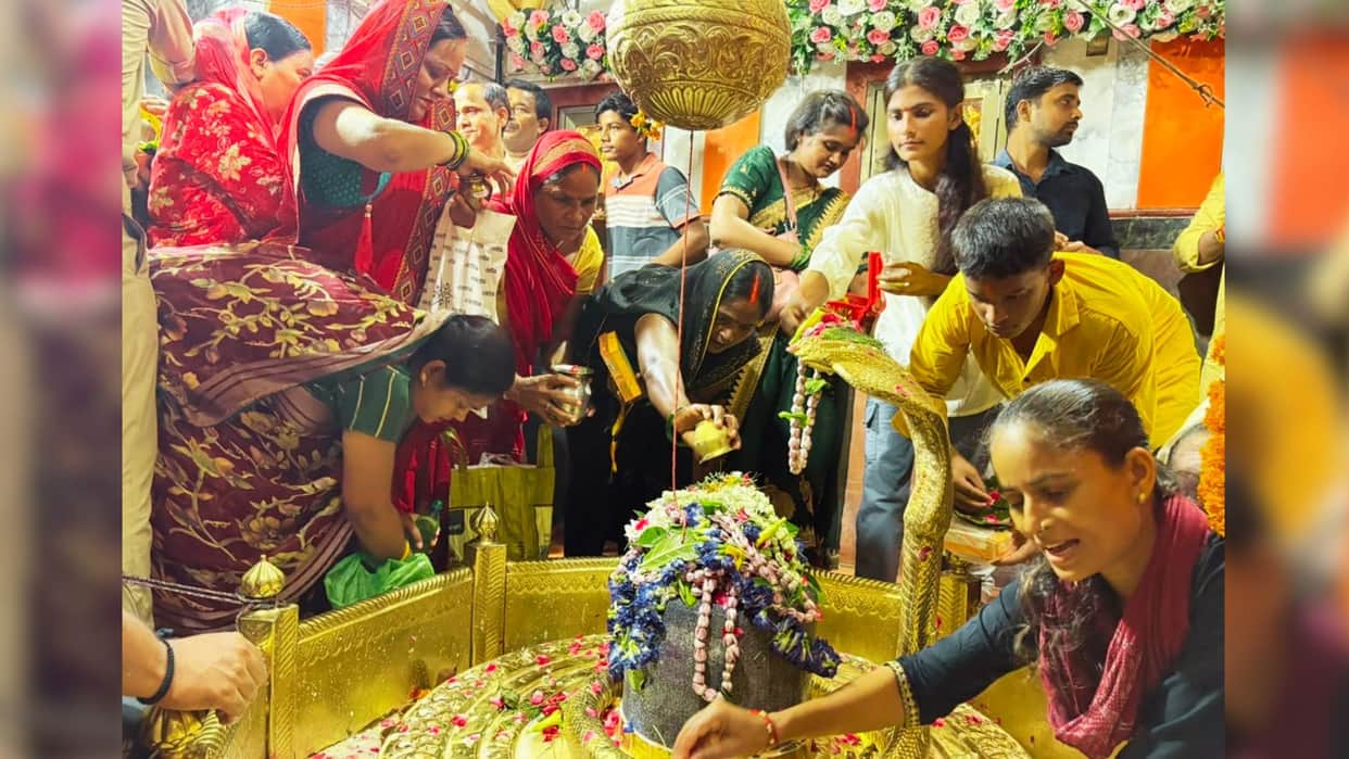 rare confluence Nag Panchami Sawan Monday over 2 lakh devotees paid obeisance Shiva temples in Bhadohi
