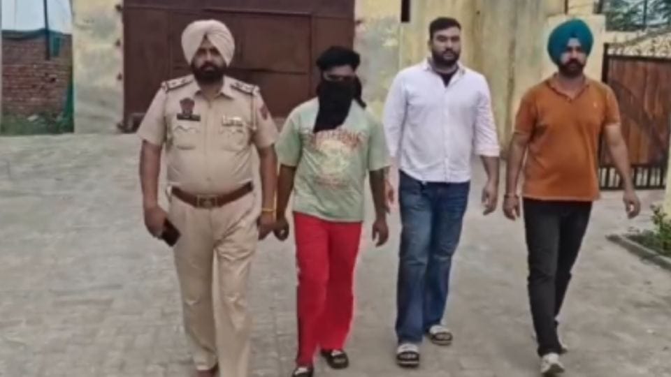 Moga CIA team arrests accused with heroin