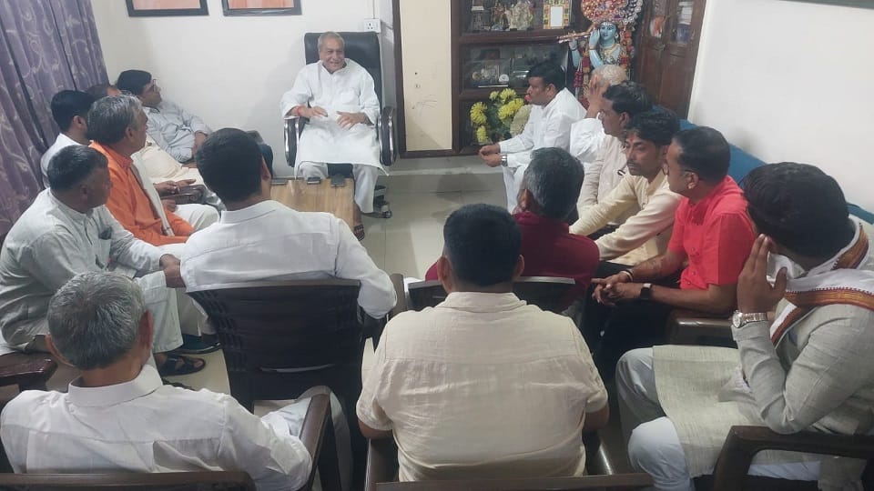 UP: गन्ना किसानों के लिए बड़ी खुशखबरी, सितंबर में शुरू हो जाएगी छाता शुगर मिल; सीएम योगी करेंगे शिलान्यास