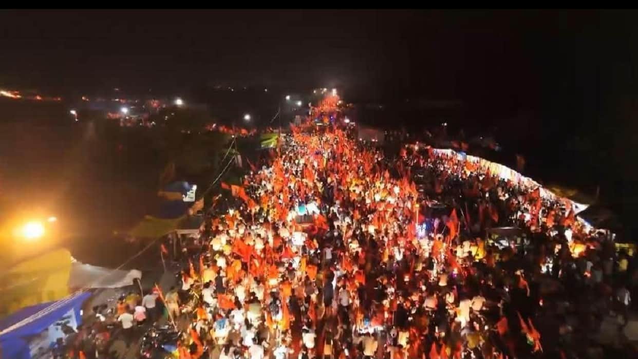 massive crowd of devotees thronged the Kachhla Ganga Ghat