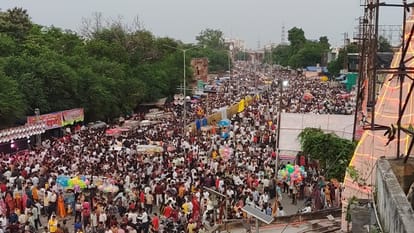 कैलाश मेला में उमड़ी भक्तों की भीड़।