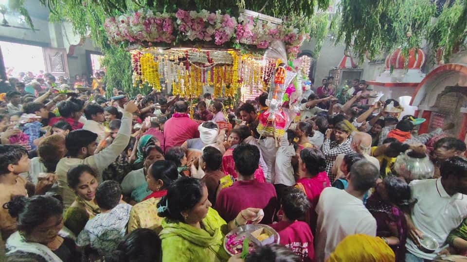 massive crowd of devotees thronged Kailash Fair on third Monday of Sawan