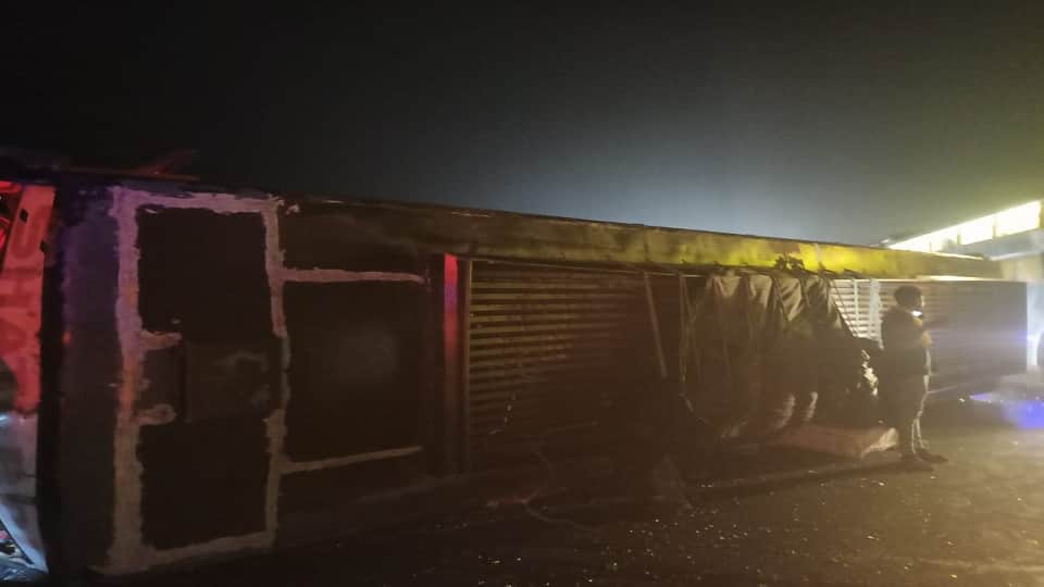 Agra-Lucknow Expressway Accident: Sleeper Bus Overturns After Driver Dozes Off, One Dead
