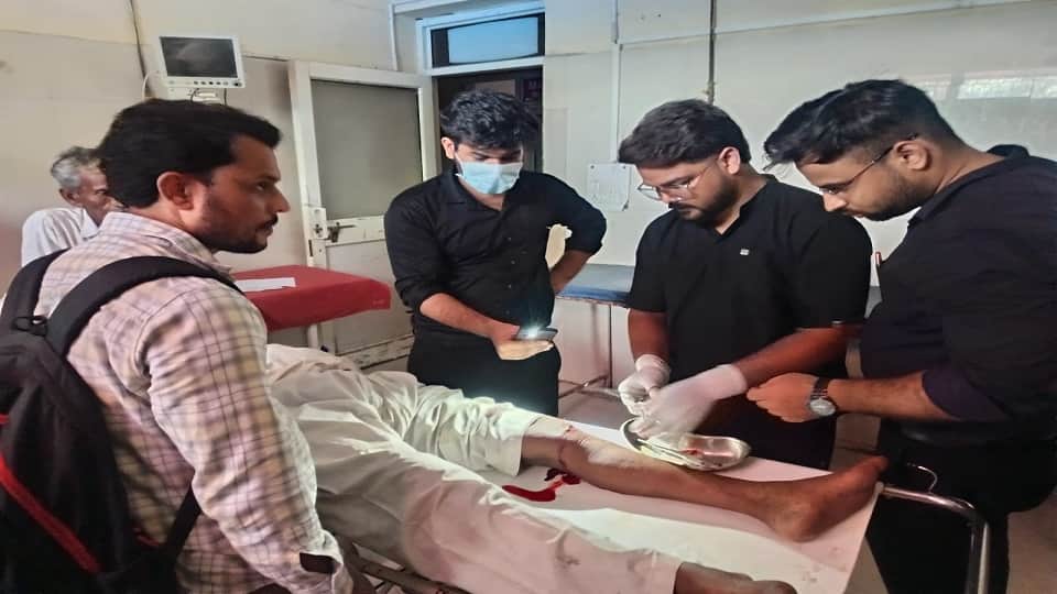 Power outage at Firozabad Trauma Center stitches administered in dark