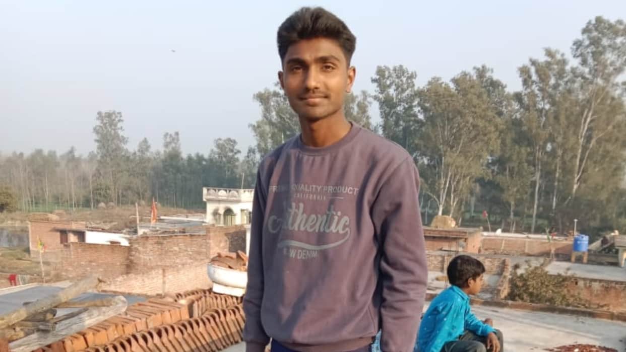 Kanwariya from Shahi dies after being hit by a bus in Bareilly