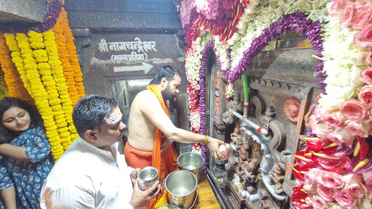 nag panchmi 2026 nagchandreshwar temple doors open midnight ujjain mahakal
