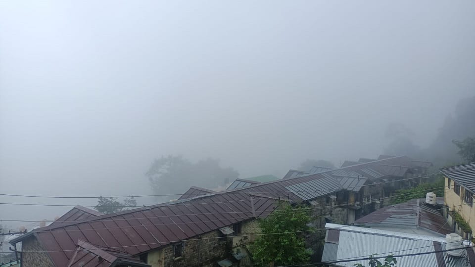 Uttarakhand: कुमाऊं मंडल में बारिश-कोहरे का दौर, रुद्रपुर-पिथौरागढ़ में जनजीवन प्रभावित, मौसम विभाग अलर्ट