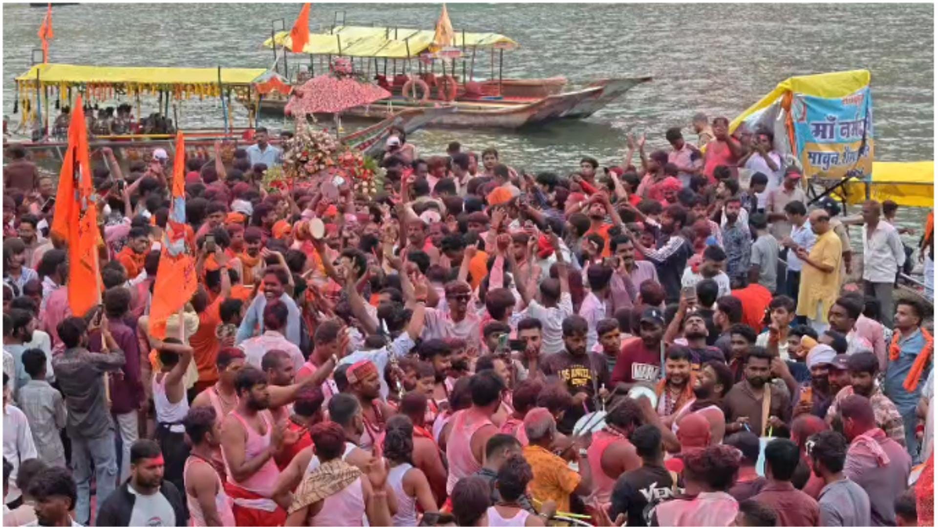 ओंकारेश्वर में निकली सवारी