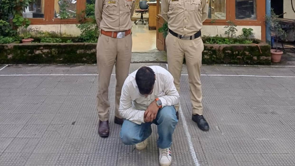 shimla tara devi rain shelter 30 gram chitta accused arrested