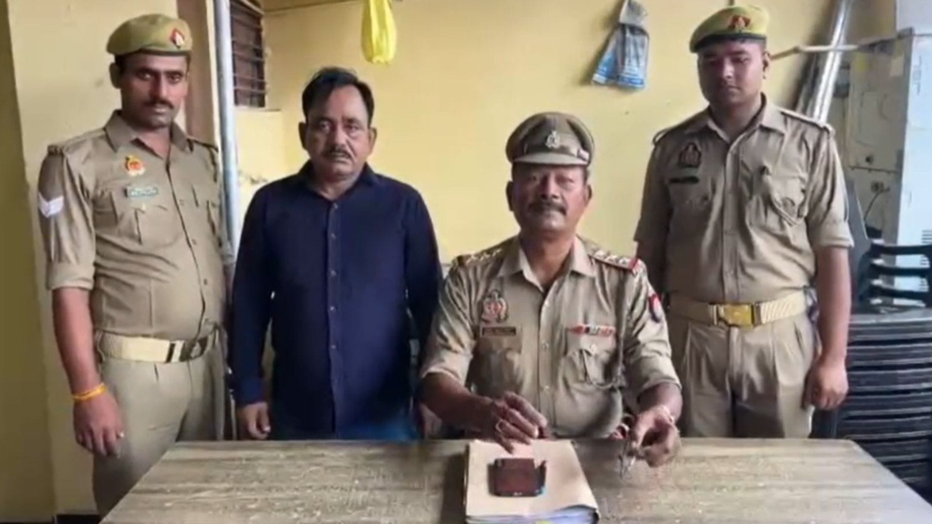पुलिस के गिरफ्त में आरोपी