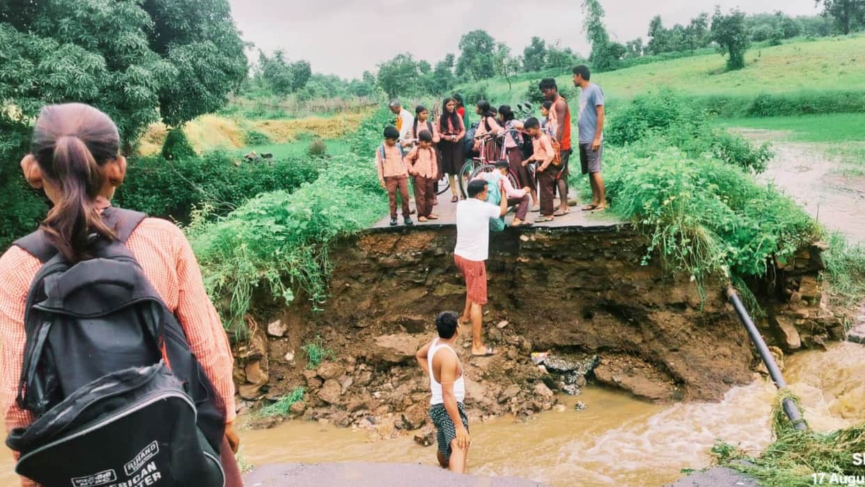 Torrential rains wreak havoc in Sonbhadra culverts washed away and houses collapsed in three villages