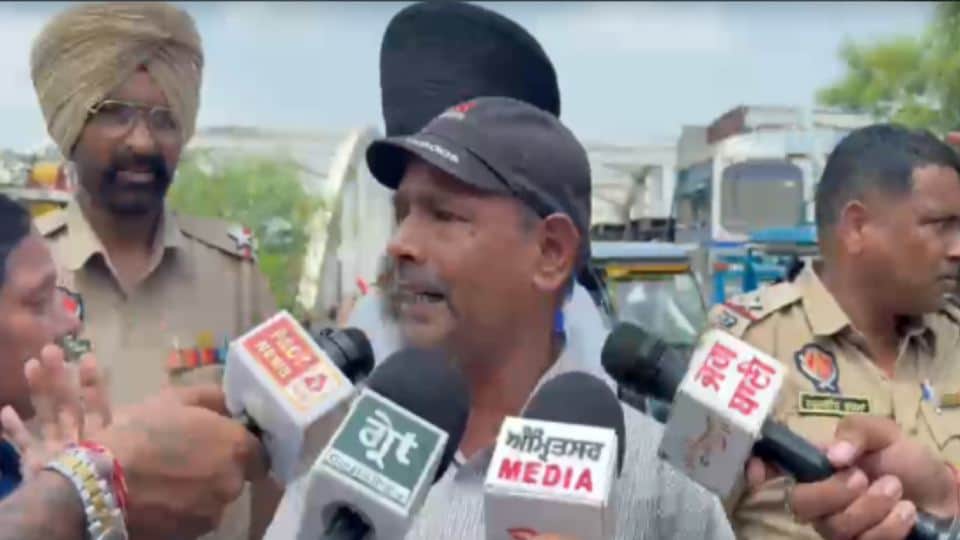 पीड़ित परिवार के सदस्य