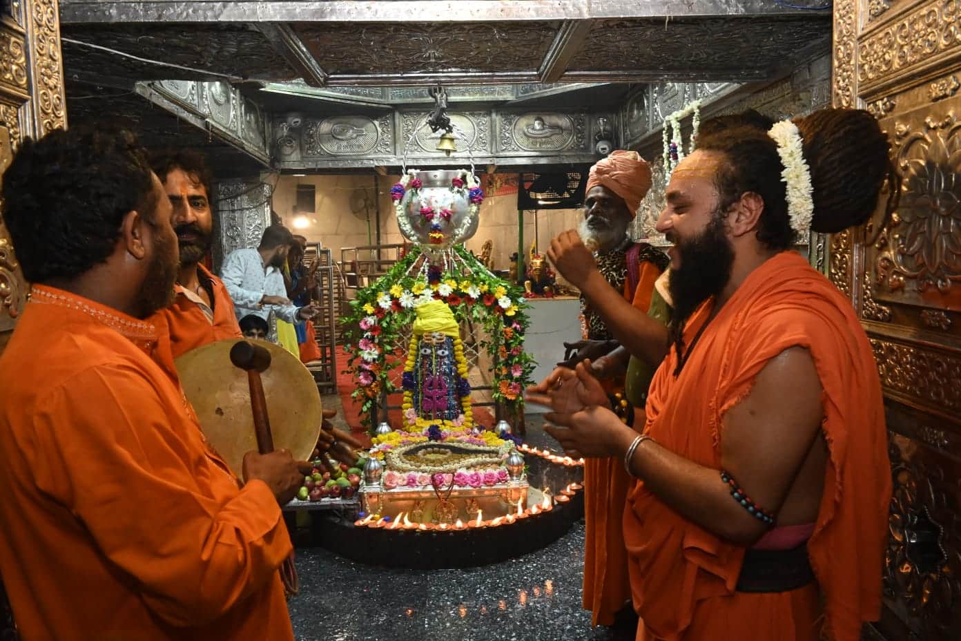 Kanpur: Huge Crowd of Devotees and Kanwariyas at Major Shiva Temples