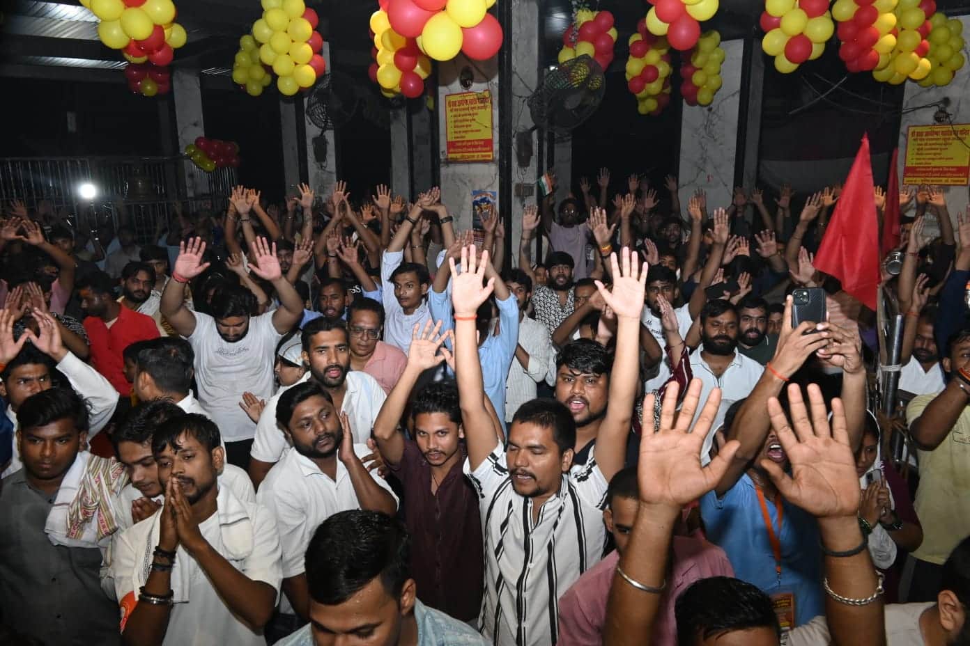 Kanpur: Huge Crowd of Devotees and Kanwariyas at Major Shiva Temples