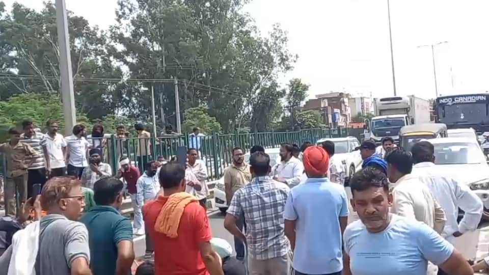 Ambala-Chandigarh Highway blocked Protest in Lalru demanding arrest of misdeed accused