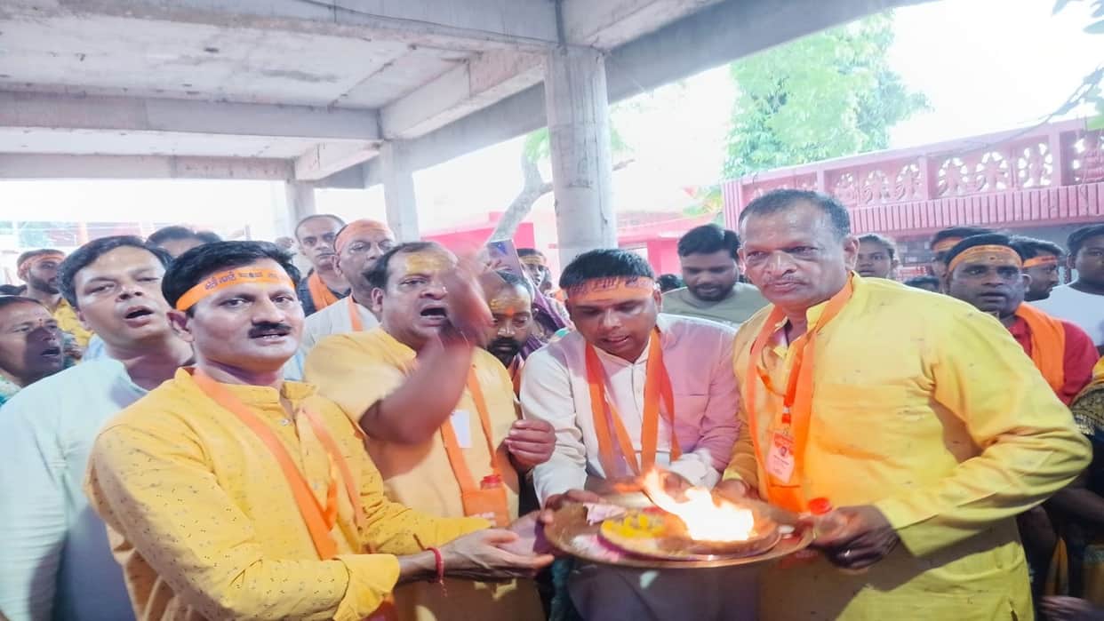 Devotees performed Rudrabhishek at the Vankhandi Nath Temple in Bareilly