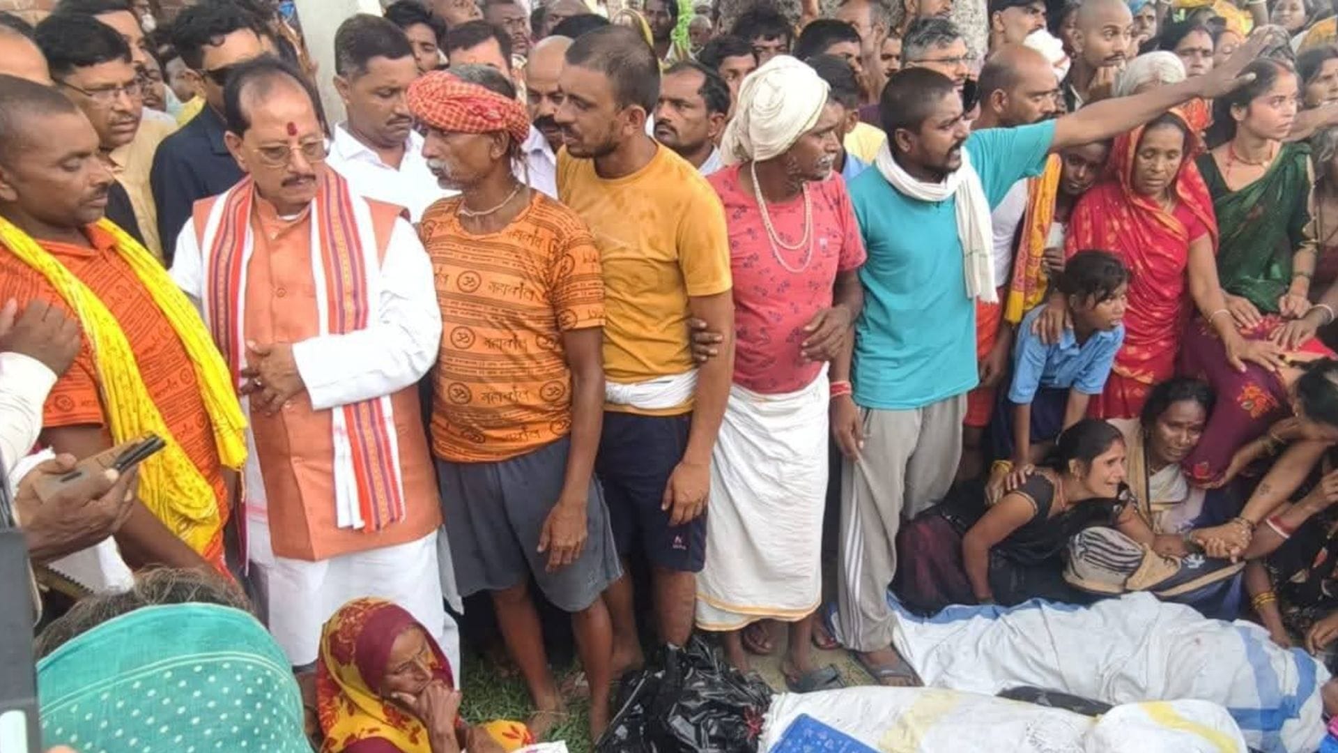 सह कृषि मंत्री विजय कुमार सिन्हा सदर अस्पताल पहुंचे