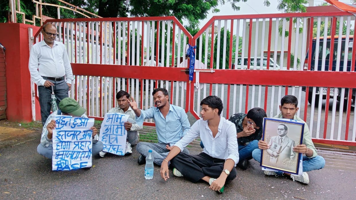 Kanpur: SC Students Protest at Vikas Bhawan Over Pending Scholarships