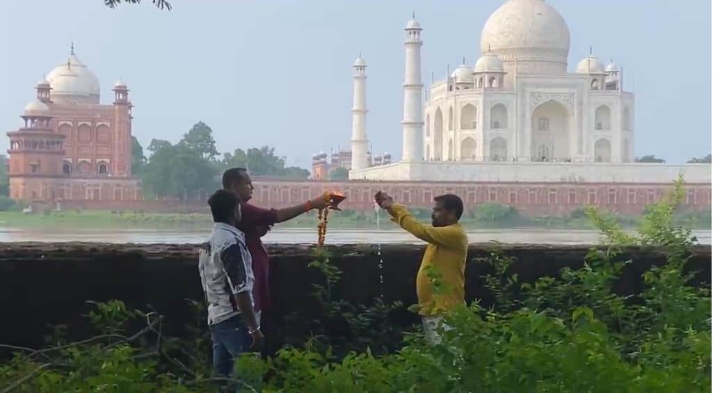Agra: Shiva Worship and Ganga Jal Abhishek Performed Behind Taj Mahal