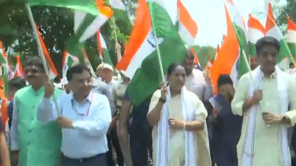 Chief Minister Rekha Gupta participated in the Tiranga Yatra