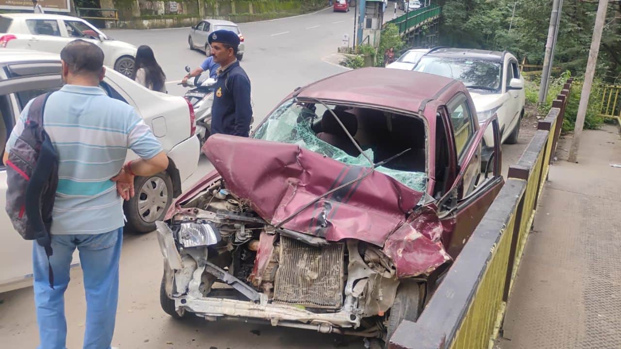दुर्घटनाग्रस्त कार।