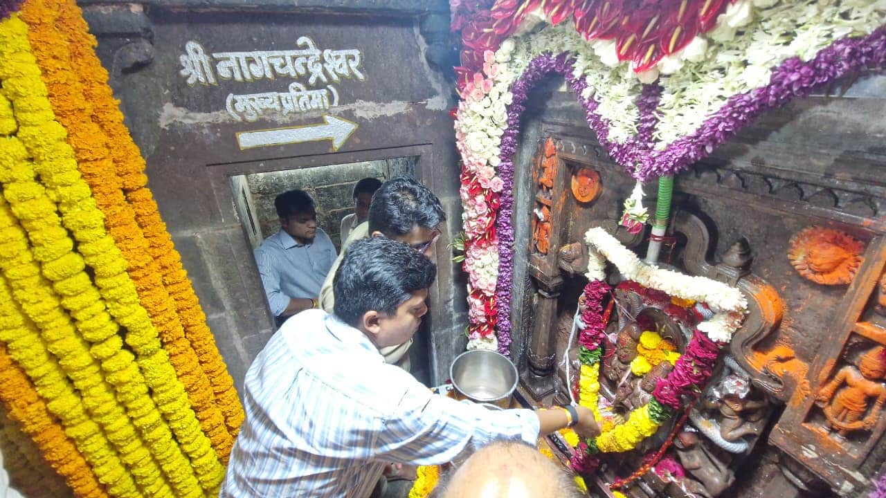 nag panchmi 2026 nagchandreshwar temple doors open midnight ujjain mahakal