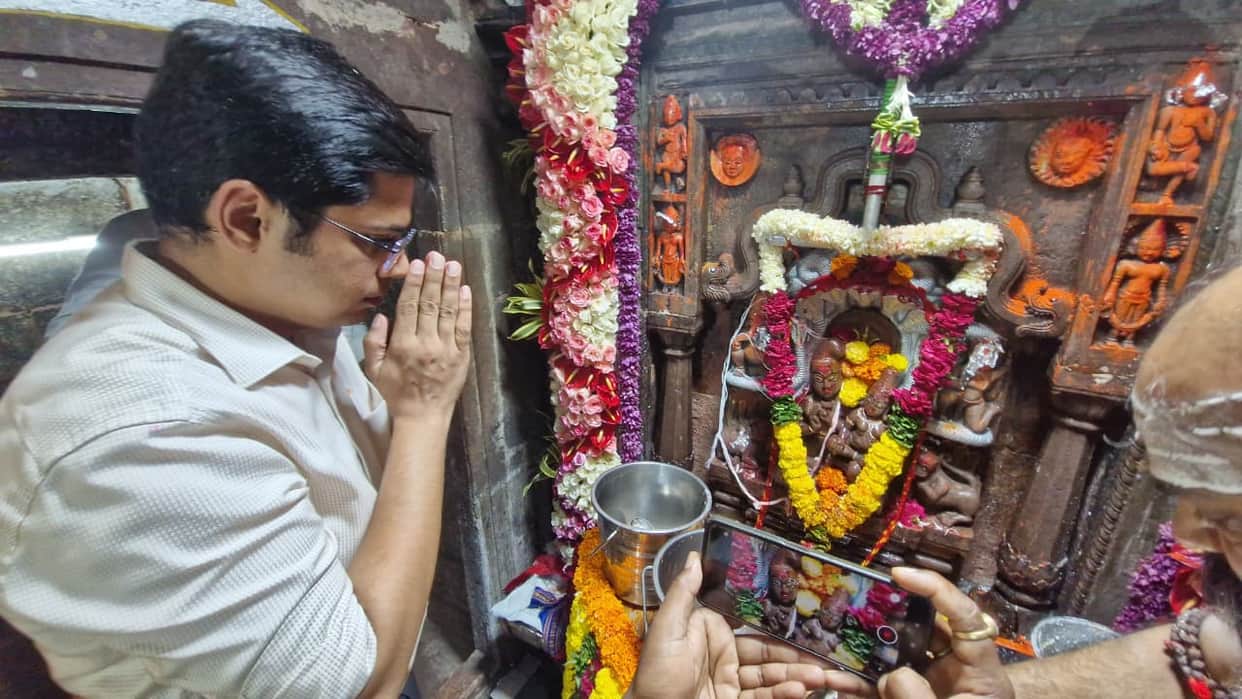 nag panchmi 2026 nagchandreshwar temple doors open midnight ujjain mahakal
