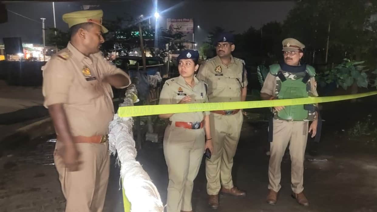 Police encounter in Varanasi Two notorious chain-snatchers from Gorakhpur arrested