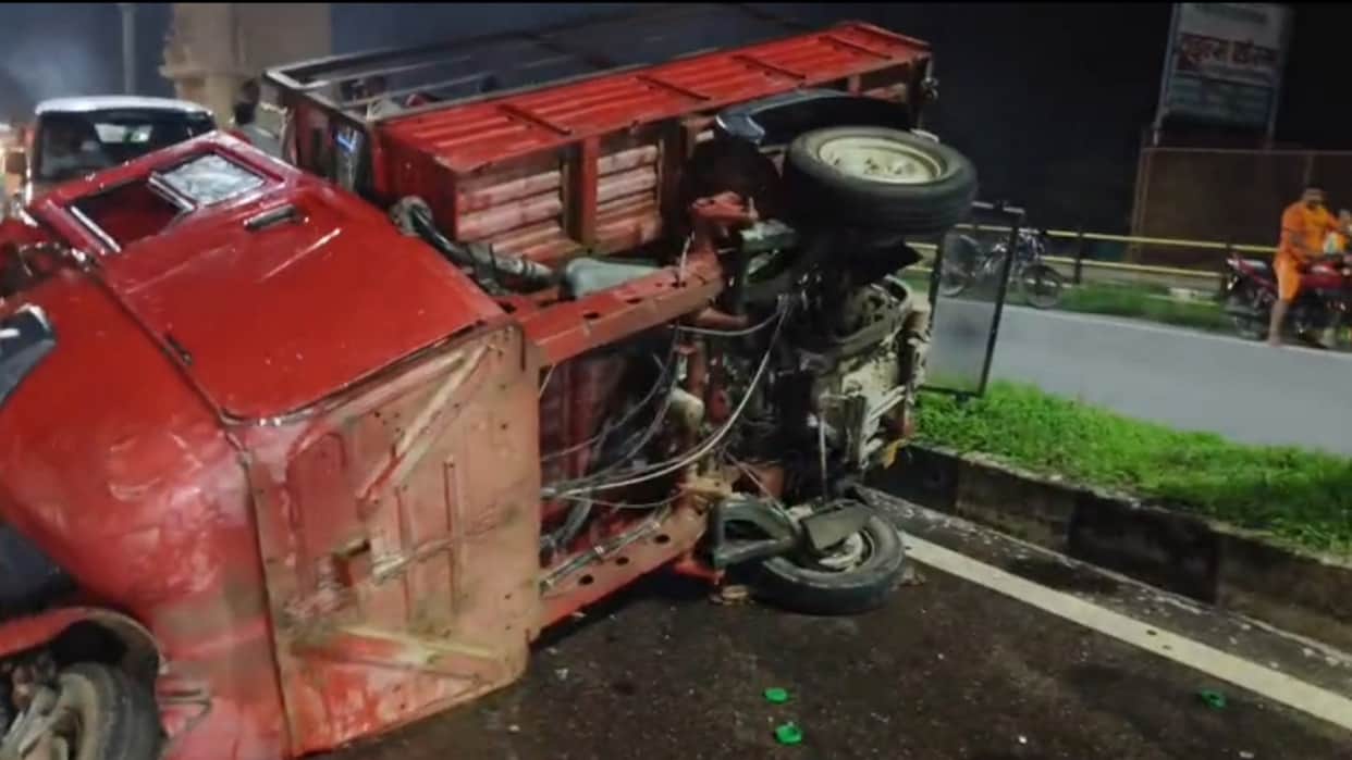 Three Kanwariyas on a motorcycle killed in collision with an Appe Prayagraj-Varanasi Highway.