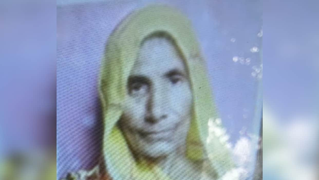 Woman Kanwariya dies after being hit by a bike in Budaun