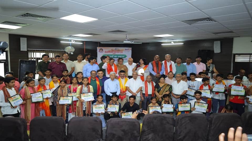 When Parents Were Lost, Helping Hands Became Their Support: 35 Underprivileged Children Receive Scholarships