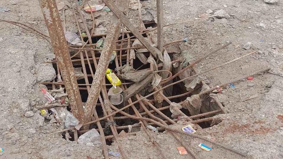 Agra Cantonment’s Civic Neglect: Open Manholes, 14-Foot Sewer Pit and Pothole-Ridden Roads Put Public at Risk