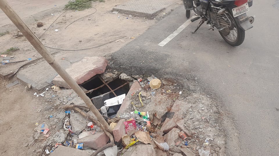 Agra Cantonment’s Civic Neglect: Open Manholes, 14-Foot Sewer Pit and Pothole-Ridden Roads Put Public at Risk