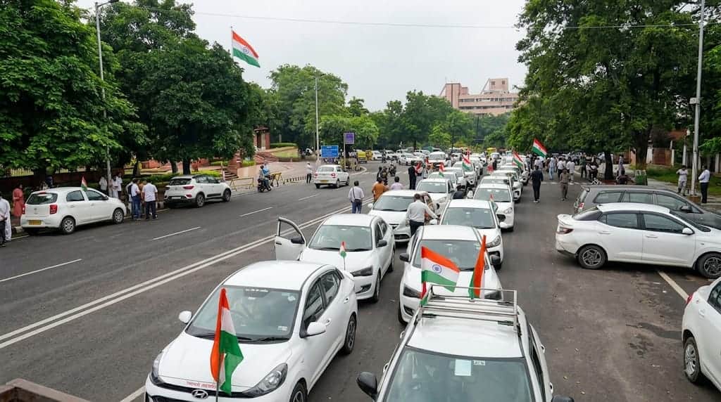 Cab drivers on strike in Bhopal: Commuters face increased inconvenience, auto-rickshaw drivers hike fares; pro