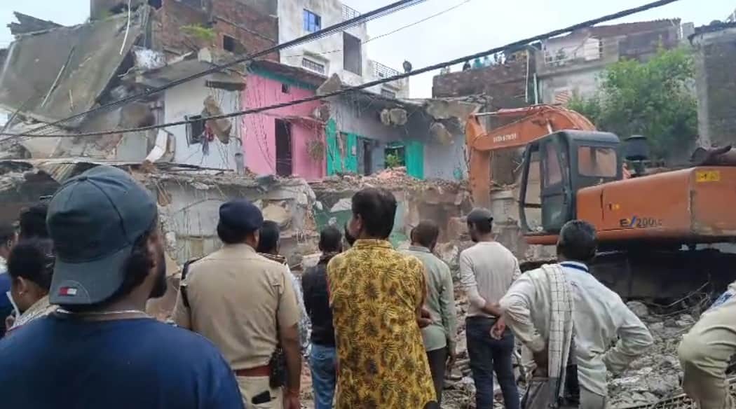 Bhopal News: 11 illegal houses, 35 years old, demolished in Bhopal; administration takes action following High