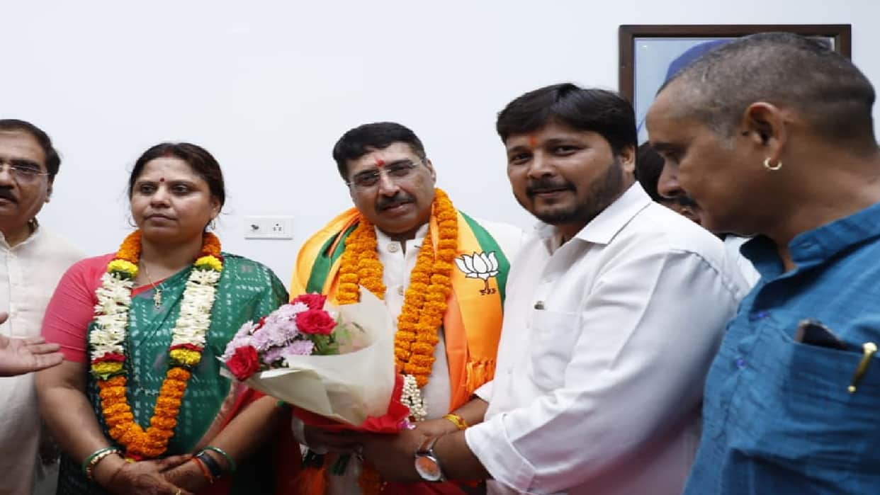 BJP Mahila Morcha President Rupkumari and Mhaske welcomed in raipur CG