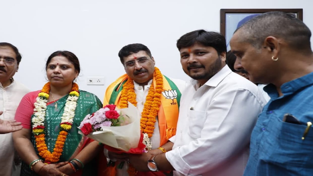 BJP Mahila Morcha President Rupkumari and Mhaske welcomed in raipur CG