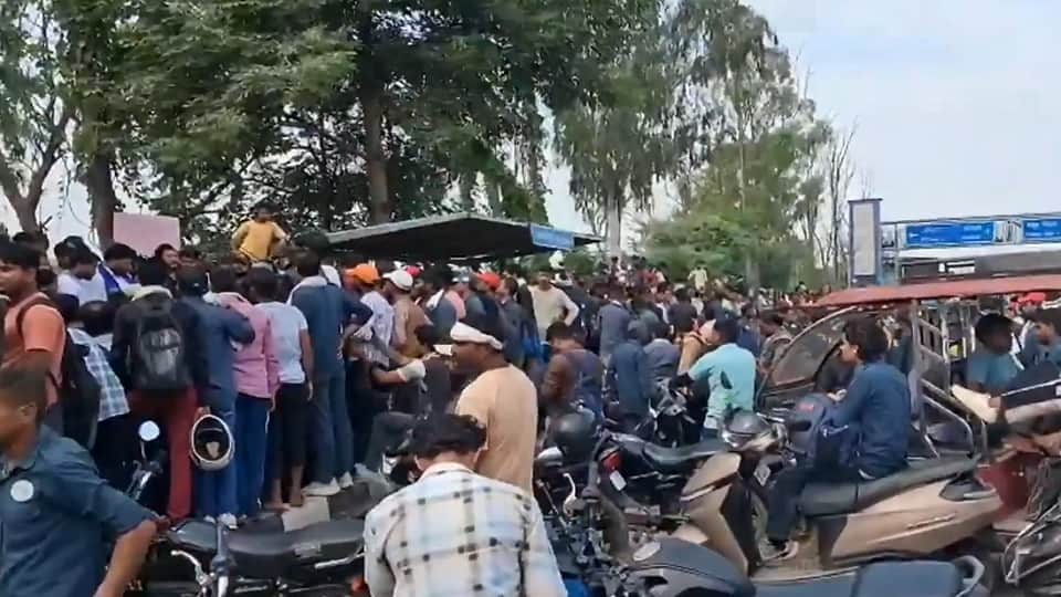 People gathered on NH-24 to protest the murder of a sanitation worker