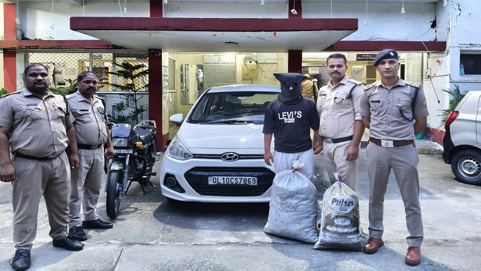 Youth arrested by police with marijuana in ramnagar