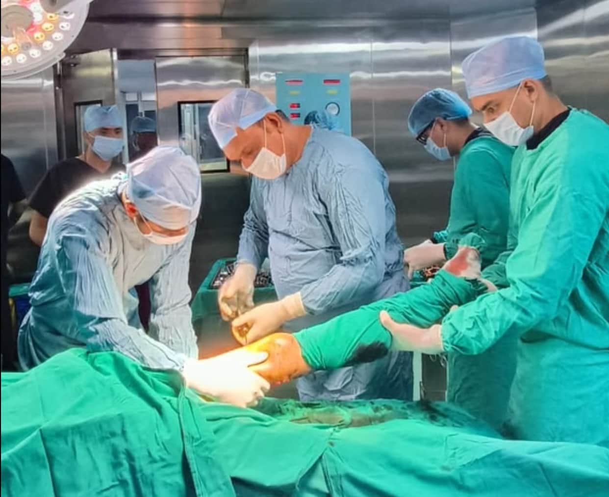Indore: Pregnant woman injured in accident; surgery saves both the baby and her leg.