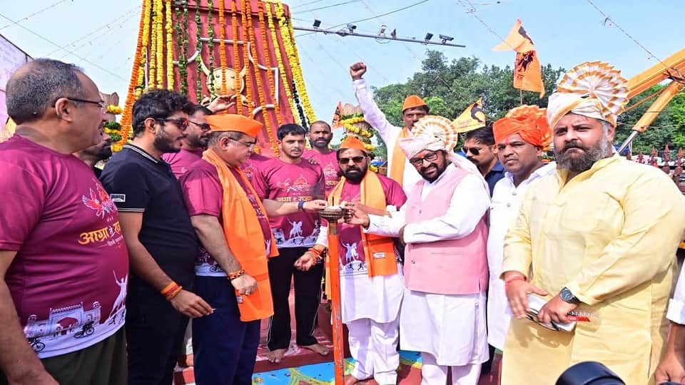 1253-Km Garud Jhep Yatra Begins from Agra