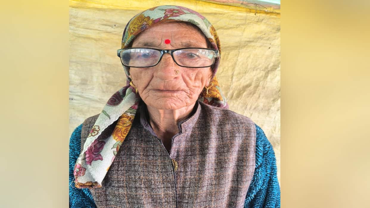From wooden crates to grading machines, 90-year-old Gyari Devi of Kotkhai has witnessed the changing era of ap