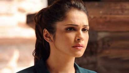 isha koppikar slammed trollers in a new video for calling her andhbhakt