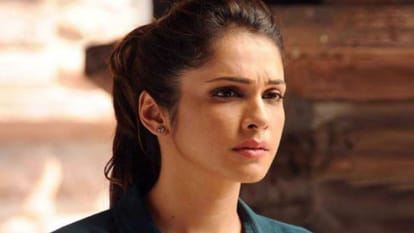isha koppikar slammed trollers in a new video for calling her andhbhakt
