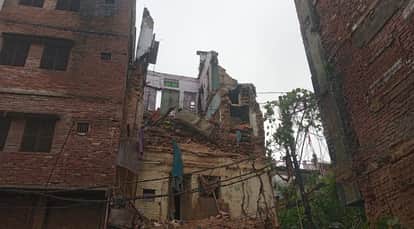 Kanpur House overhang collapses after rain followed by collapse of  entire house idol of Goddess remains safe