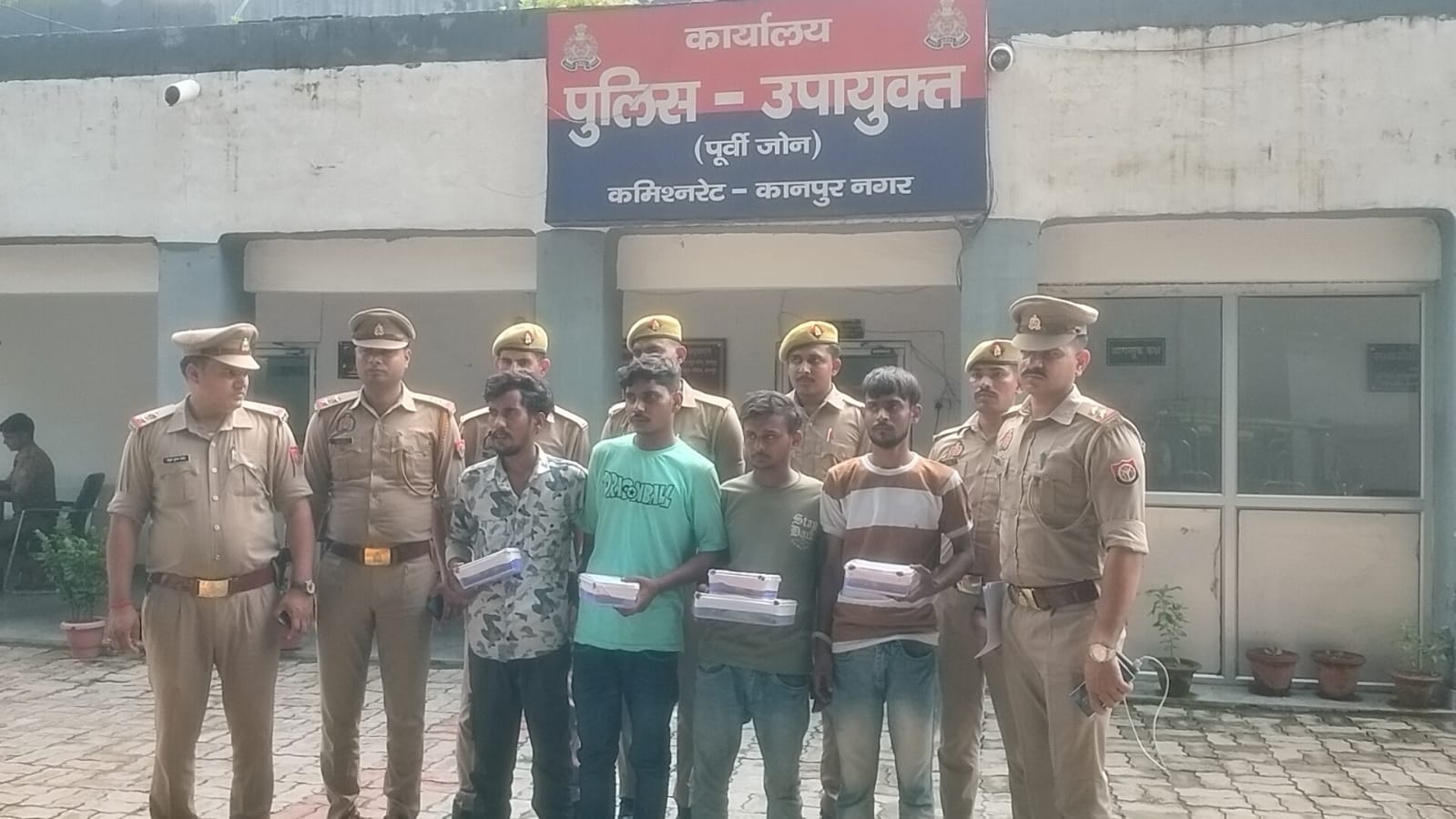 पुलिस की गिरफ्त में आरोपी